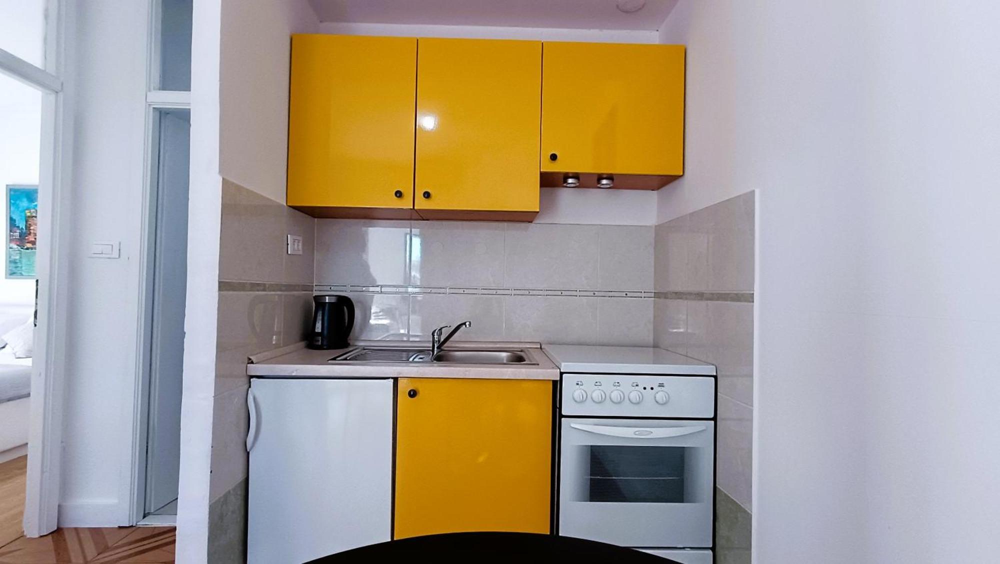 Apartments Ella Makarska Exterior photo